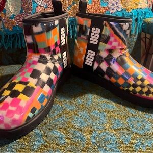NEW UGG waterproof checkered boots with BOX!
Size 10 - woman’s